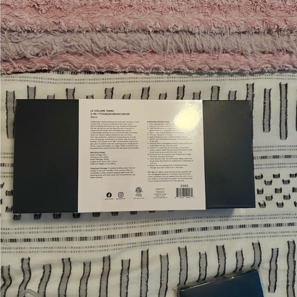 Le Volume Titanium Brush Dryer and tool bag - Picture 2 of 3